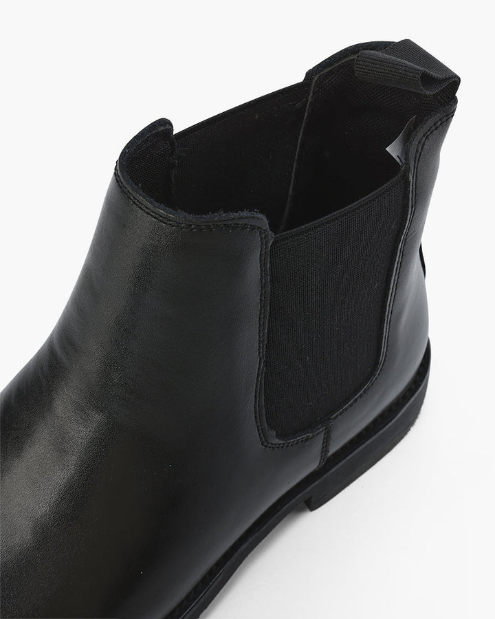 Liam Leather Chelsea Boots